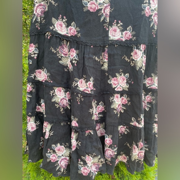 Floral cut out summer top - Picture 6 of 6